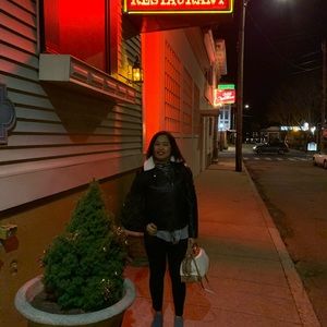 Meet your Posher, Maneeon